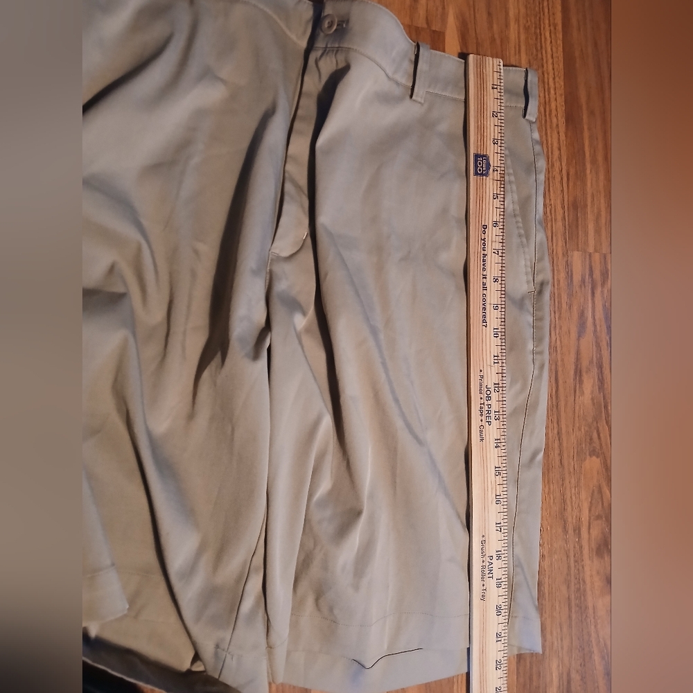Nike Golf Men's Size 40 Light Tan Flat Front Shorts - Picture 5 of 8